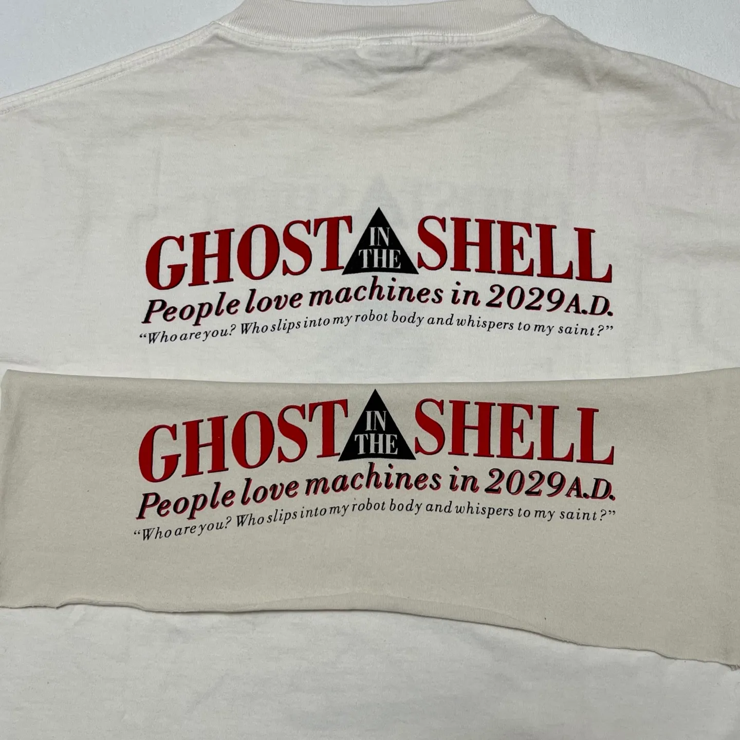 Printing is done multiple times and strives for perfection SAINT Mxxxxxx x GHOST IN THE SHELL ' GITS ' SS TEE/WHT Classic big IP Ghost in the Shell co-branded model Suzi charger/ Suzi character TEE off-white S-XL Cylindrical fabric without side seams 220g high weight OE yarn ⚠️Note: It is almost meaningless if it is not a cylindrical fabric Customized joint main mark/joint wash mark/little angel anti-counterfeiting label Original printing factory, top purchasing agent level